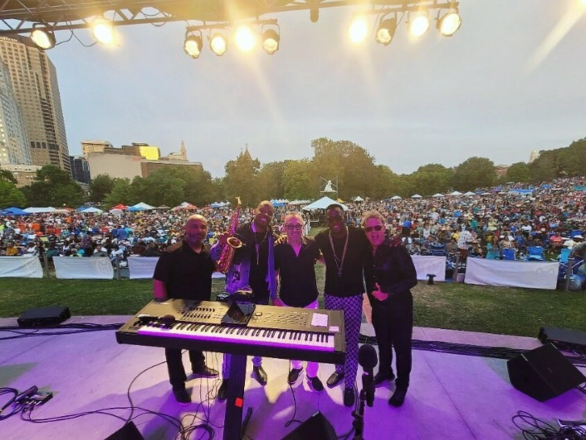 Jackiem Joyner and band overlooking the Hartford Jazz Festival audience